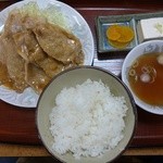 Chinrai - ロース生姜焼き定食860円