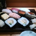 磯寿司 - 料理・ランチ・にぎりセット 1.5人前 ﾃﾞｻﾞｰﾄ付 1,350円 (2015年11月)