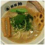 麺屋 鈴 - 魚介鶏白湯煮干し！