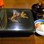 雀が飛んでいるうな重の蓋