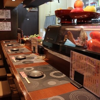 お一人様から大歓迎。
ゆっくりとお楽しみ頂きたい方に、当店はオススメです。