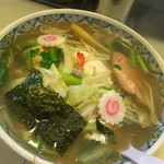 Shuurai - 手打ち五目ワンタン麺 900円