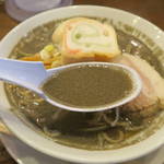 中華そば まるたけ - 味玉こいにぼ中華そば800円スープ