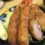 とんかつ春 - タルタルもついてるよ。