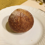 フレンチ サクラ - 自家製の全粒粉のパン