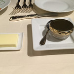 フレンチ サクラ - おいしすぎるバターとリエット