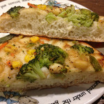 46575206 - 野菜とゴマソースのフォカッチャ 断面