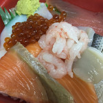 Hokkaido Mmaru - 海鮮丼、角度を変えて