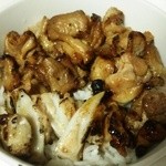 カワ2本とナンコツと正肉乗せて自宅で焼鳥丼♪