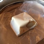 TASTE THE WORLD - ヌガー　ピーナッツと牛乳の飴