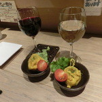 鳥男 - たっぷりグラスワイン（500円）＆お通し