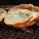Sanshou - 蟹味噌と生湯葉、純米酒を甲羅の中で熱する。