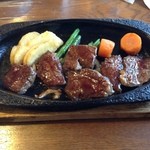 Sutekihausu kitchinburu - ランチのステーキ