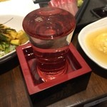 すいば - 京都の玉川 しぼりたて生原酒400円
      枡の中まで、たぷたぷに注いでくれます。