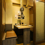 Sumibiyakiniku Suehiro - 扉で仕切られた4名様までご利用可能な個室×４