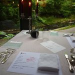 明神館 - 渓流沿いのテラス席の雰囲気は素晴らしいです♪