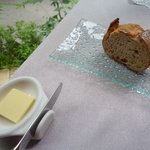 明神館 - パン（ライナチュールヨーグルト）とバター