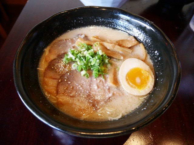 AGU Ramen Ward Centre （アグ ラーメン） - アラモアナ/カレー | 食べログ