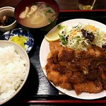 Hai Gatten - ジャンボデミカツ定食700円