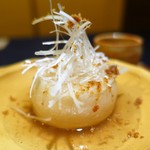 日本料理　楮山 - カブの含め煮、揚げた葱、白髪ねぎ