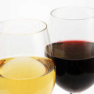 イタリア料理をさらにおいしく。料理に寄り添う多彩なワイン。