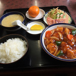 Hatsupouen - 中華定食 ランチ＝８００円
                      Ｄ→糖酢肉塊（すぶた）