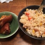 香香老師私房菜 - 銷魂古早飯は、台湾の友人によれば、角煮を横の皿へ避けて、その他をかき混ぜて頂くのだそうです