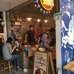 香香老師私房菜 - お店外観、テイクアウトのお客さんがひっきりなしに出入りしています