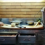 気賀亭 - 真ん中だけ磨り減った年季のまな板！