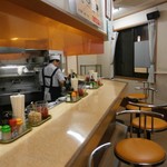 サカエヤ - 店内、掃除が行き届いて