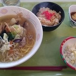 ポリテクセンター北海道 レストラン - 野菜たっぷりラーメン＆チャーハンセットです。