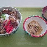 ポリテクセンター北海道 レストラン - 白老牛焼肉丼＆味噌汁セットです。