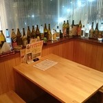 鉄板居酒屋OHANA - ４名様向けのテーブル席です。