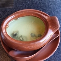 御膳房 銀座店 - 天麻入り烏骨鶏スープ