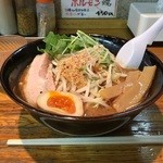 ラーメン道黒こくや - ラーメン横から