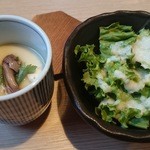 Obata - まろやかな玉葱ドレッシングのサラダ、穴子の肝を乗せた熱々なめらか茶碗蒸し