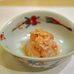 赤坂 詠月 - ぼたん海老と毛蟹を松の実で和えて