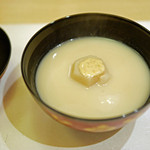 赤坂 詠月 - 里芋とお餅の白味噌（京都山利商店の白味噌）のお雑煮