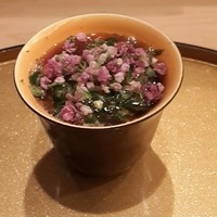 鮨 村上二郎 - 綺麗なおつまみでてきました～。モロヘイヤの酢の物。^^;