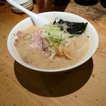 野方ホープ 目黒店 - 飲んだ後に野中ラーメン ニンニク絞ってさらに美味しい