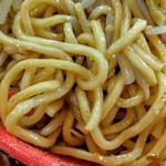 雷 - 麺・中太ストレート麺。あつもりを選択したのでモチっとしてます。