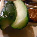 もつ焼き じんちゃん - 胡瓜とｴｼｬﾛｯﾄ