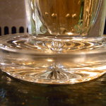 もつ焼き じんちゃん - 溢れんばかりの梅割焼酎