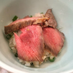 大和榛原牛 うし源 - ローストビーフどんぶり