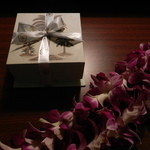 The Kahala Hotel & Resorts - Macadamianuts Chocolate