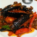 凛丹 - 辛ーいのが隠れていますぞ。牡蠣の味噌炒め！クセになる辛さと美味しさ。