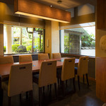 健美和楽 花ん華 - 2面が庭園に面した明るく開放的な洋個室