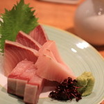 恒屋伝助 - とろとろの鰤のお刺身