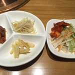 韓菜 - おかず三品、サラダ、キムチ食べ放題