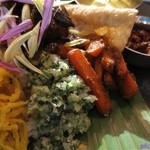 カルパシ - 左切干大根のアッチャル　中コラサンボル　右キャロット・テンパラード